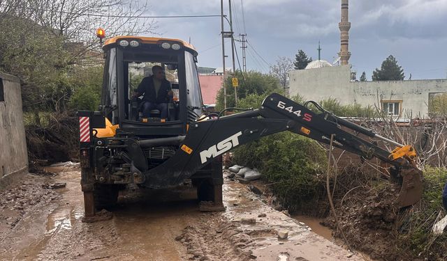 Beşiri’de Kapanan Köy Yolları Rekor Sürede Açıldı