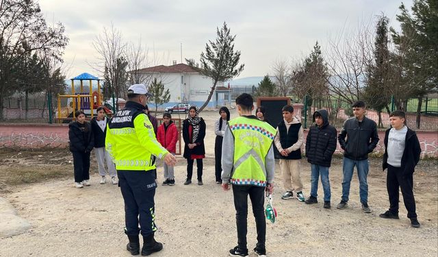 Beşiri’de Trafik Seferberliği: Öğrenciler Hem Öğrendi Hem Eğlendi!