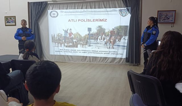 Çocuklardan Polislere Yoğun İlgi