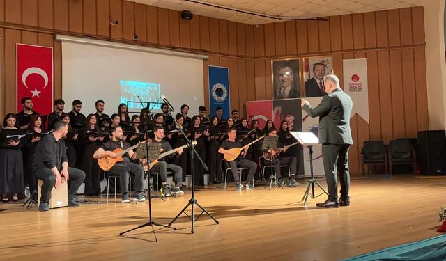 Duygu Yüklü Konser Ayakta Alkışlandı