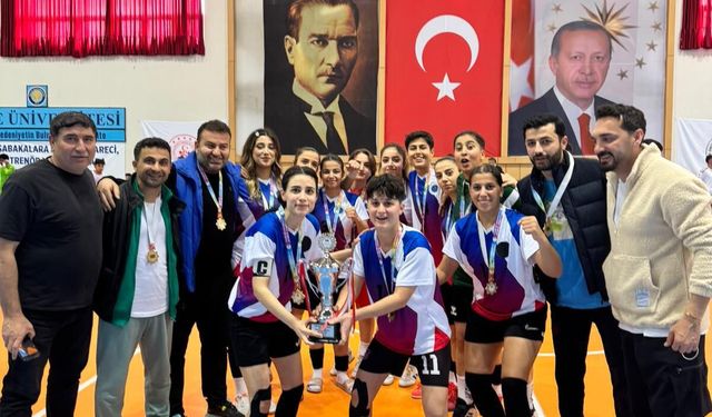 Filede Gol Yağmuru, Zirvede Batman: Kadın Futsal Takımı Türkiye Finallerinde!