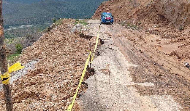 Kozluk’ta Heyelan Alarmı