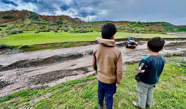 Kozluk’ta Sağanak Sonrası Seferberlik: Yollar Açılıyor, Hasar Gideriliyor