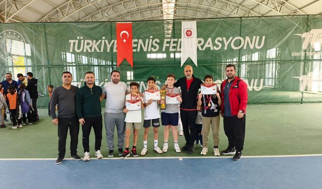 KÜÇÜKLER TENİS İL ŞAMPİYONASI TAMAMLANDI