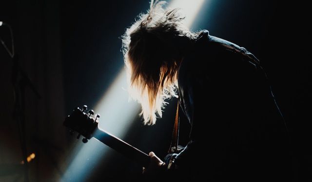 Şarkı Adı Nedir? Varsa Şekerin Çaya Gidelim Tamam Da Kanka Ne Alaka Kim Söylüyor?