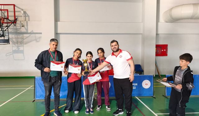 Rakiplerini Süpürdüler! Batman’da Floor Curling Şampiyonu Belli Oldu