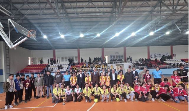 Sason’da 17 Takımlı Futsal Turnuvası Bitti