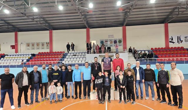 Sason’da 70 Sporcunun Katıldığı Masa Tenisi Turnuvası Nefes Kesti