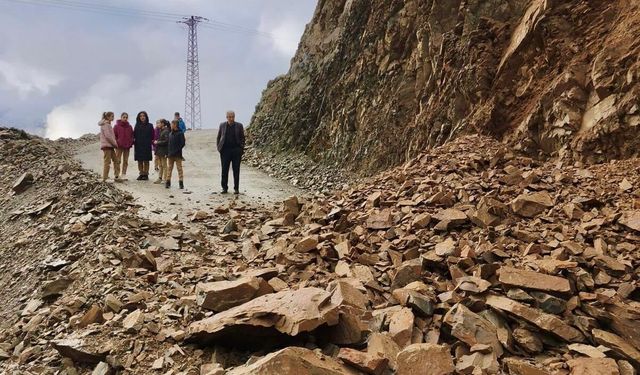 Sason’da Doğaya Karşı Zamanla Yarış: Kapanan Köy Yolları Tek Tek Açılıyor!