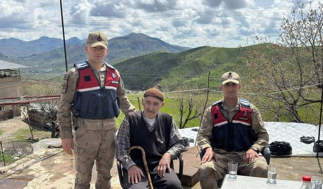 Sason’da Jandarmadan "Gönül Köprüsü": Hem Sosyal Destek Hem Eğitim Bir Arada!