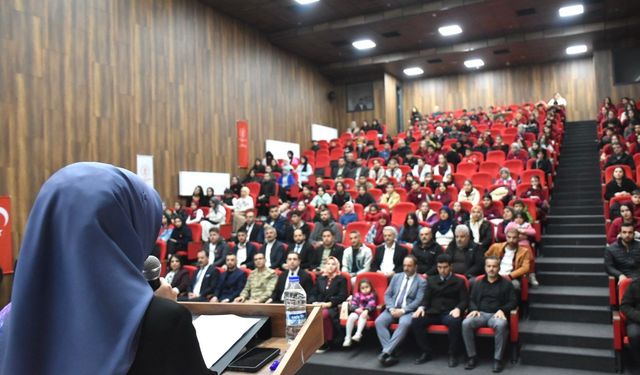 Sason’da Kitap Kurtları Zirveye Çıktı: Küçük Gülay’dan Büyük Başarı!