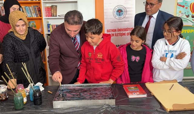 Üniversite Köye İndi: Minik Eller Ebru Sanatıyla Buluştu
