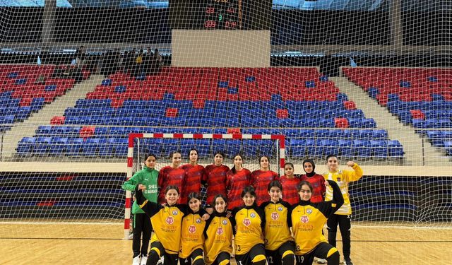 Zorluklara Rağmen Zirveye: Batmanlı Kızlar Türkiye Üçüncüsü Oldu!