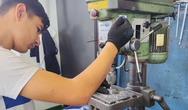 Batmanlı Öğrenciler İtalya’da Geleceği İşliyor
