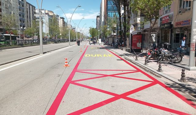 BULVARLARDA ÇİZGİLER YENİLENDİ