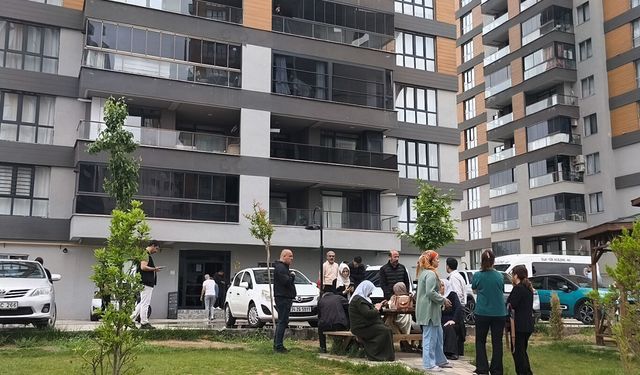 Elektrik Kesintisi Faciası: Çocukları Kurtardı, Kendisi Boşluğa Düşerek Hayatını Kaybetti