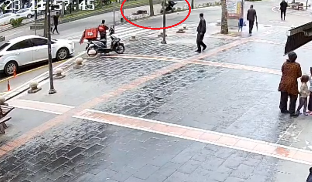 Kadına Çarpan Motosiklet Sürücüsüyle Birlikte Yaralandı