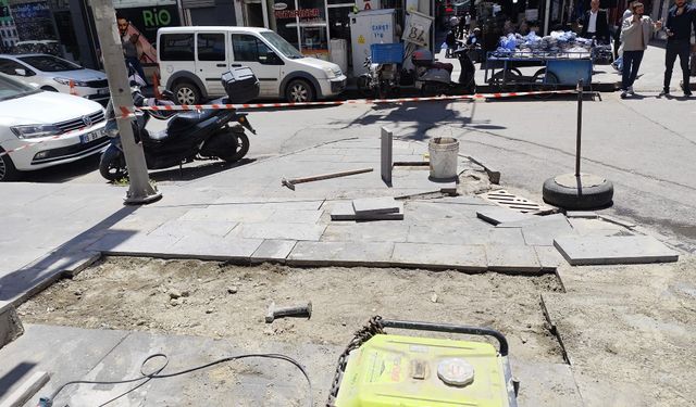 Kent Genelinde Yoğun Yol Ve Kaldırım Çalışması