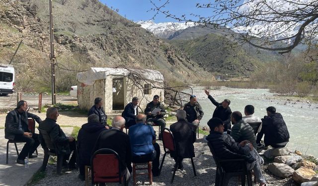 Köy Köy Dolaşıp Hem Hibe Desteğini Anlatıyorlar Hem Yangınlara Karşı Uyarıyorlar