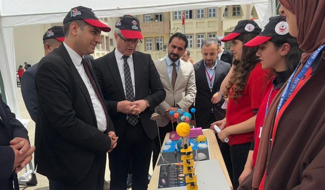 Kozluk’ta Bilim Coşkusu: Gençlerin Projeleri Göz Doldurdu