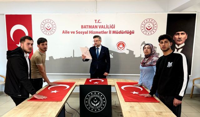 Türk Bayrağı Üzerine Yemin Ettiler