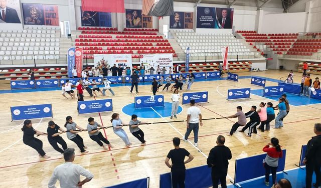 50 Okuldan 1600 Minik Sporcu Aynı Arenada Buluştu