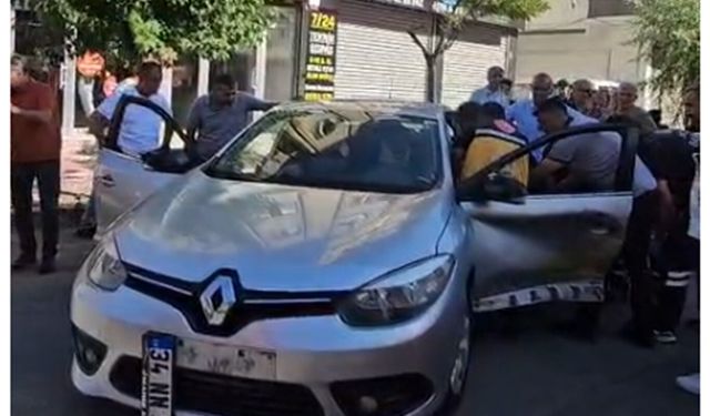 Araçta sıkışan sürücü ekiplerce kurtarıldı