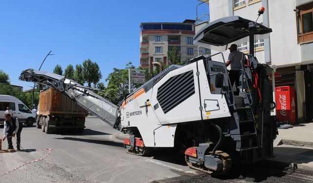 BARIŞ VE MERETO CADDELERİ ASFALT ÖNCESİ ÇALIŞMALARA BAŞLANDI