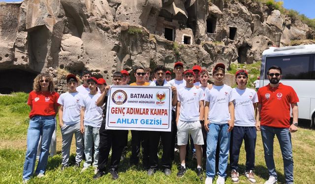 Batmanlı Gençler Ahlat’ta Tarih ve Milli Şuurla Buluştu