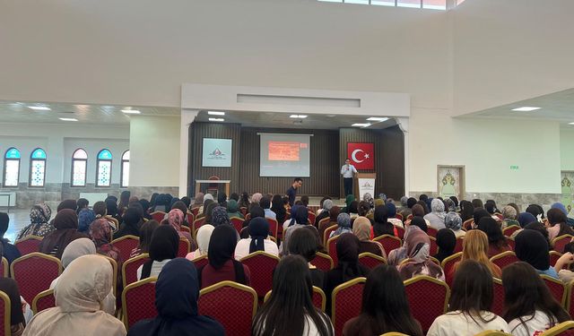 Dünya Çapındaki Bilim İnsanı Batmanlı Öğrencilerle Buluştu