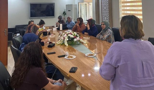 Ergenlik Krizlerine Aile İçi İletişim Kilidi