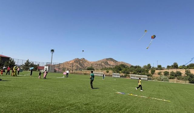 Gökyüzü Çocukların Gülüşleriyle Renklendi