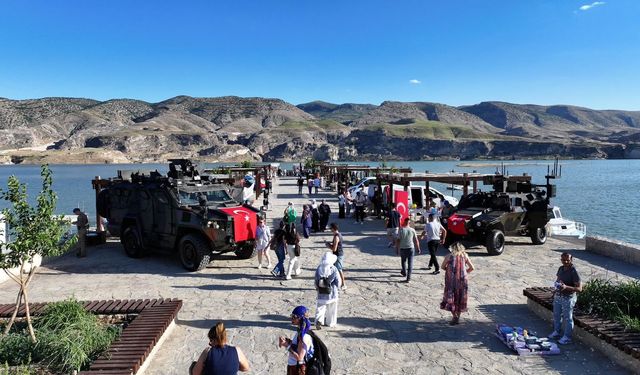 Hasankeyf’te Jandarmadan Turistlere Tanıtım Etkinliği