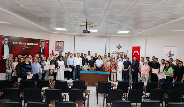 İşaret Dili Eğitimini Tamamlayan Personel Sertifikalarını