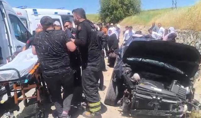 Kozluk Yolunda Kontrolden Çıkan Otomobilde 5 Kişi Yaralandı