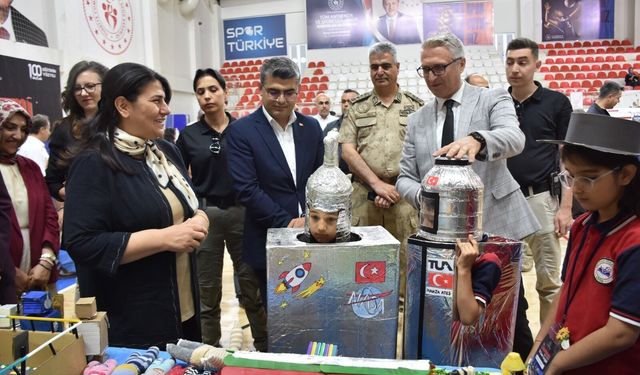 Öğrenciler Bilim ve Üretimle Sahneye Çıktı