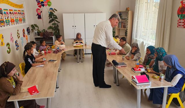Başkan Özhan'dan Çocuklara Anlamlı Ziyaret