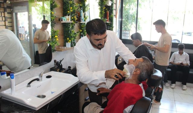 Batman'da Gönüllere Dokunan Berber: Engellilere Tüm Bakım Hizmetleri Ücretsiz