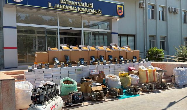 Batman'da Kaçakçılığa Jandarma Darbesi! Binlerce Kaçak Ürün Ele Geçirildi