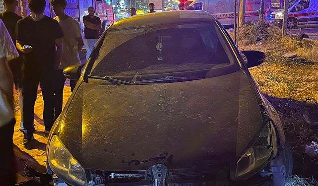 Batman'da kontrolden çıkan otomobil orta refüje çarptı