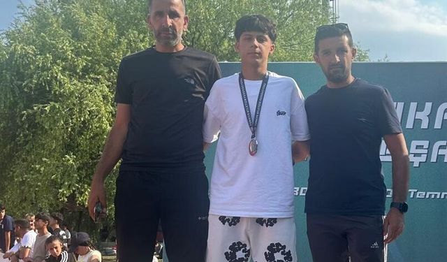 Batmanlı Efe İlter, Atletizmde Türkiye İkincisi Oldu