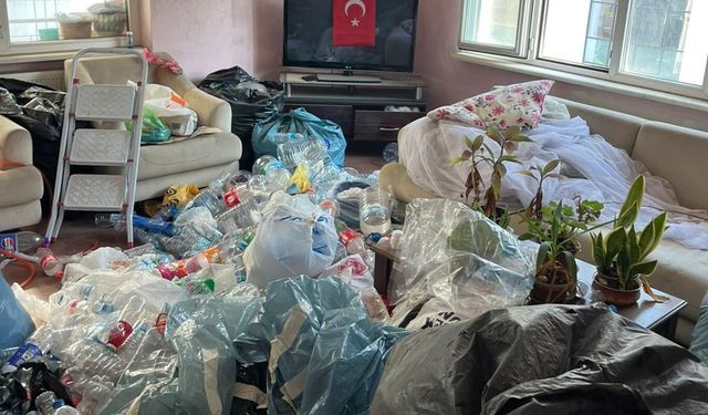 Bir dairede 5 ton çöp çıkarıldı