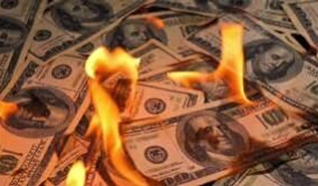 ACİL KODLU GECE YARISI KARARI! 00:00'da Resmen Yürürlüğe Giriyor: Bankada Tek Bir Doları Bile Olanlar Dikkat! O Tarihte Paranızı Tamamen Unutun!