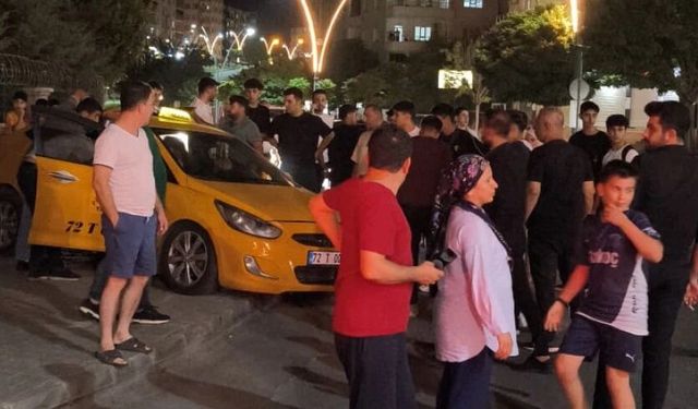 Gece Yarısı Kavşakta Kaza: 2 Yaralı