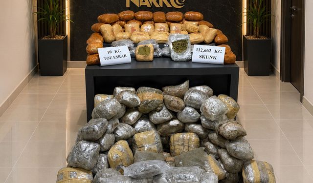 Gümrük Mühürlü Tırlardan 122 Kilodan Fazla Uyuşturucu Çıktı