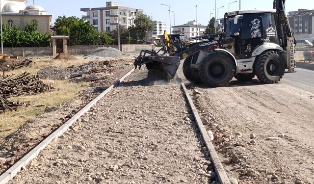 PARKE VE BORDÜR ÇALIŞMALARI HIZ KESMİYOR