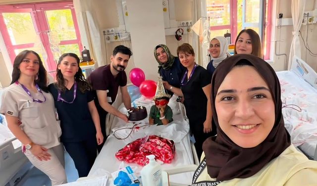3 Yaşındaki Harun’a Hastanede Doğum Günü Sürprizi!
