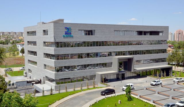 Dicle Elektrik’ten Başarılı Öğrencilere Burs Desteği