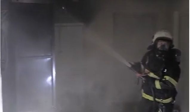 Elektrik Panosundaki Yangın Paniğe Neden Oldu: 2 Yaralı