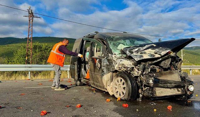 Kavşakta Feci Çarpışma: 1 Ölü, 4 Yaralı